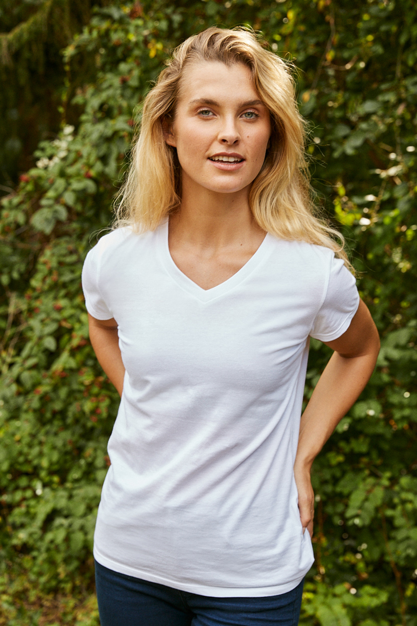 Camiseta feminina com decote em V