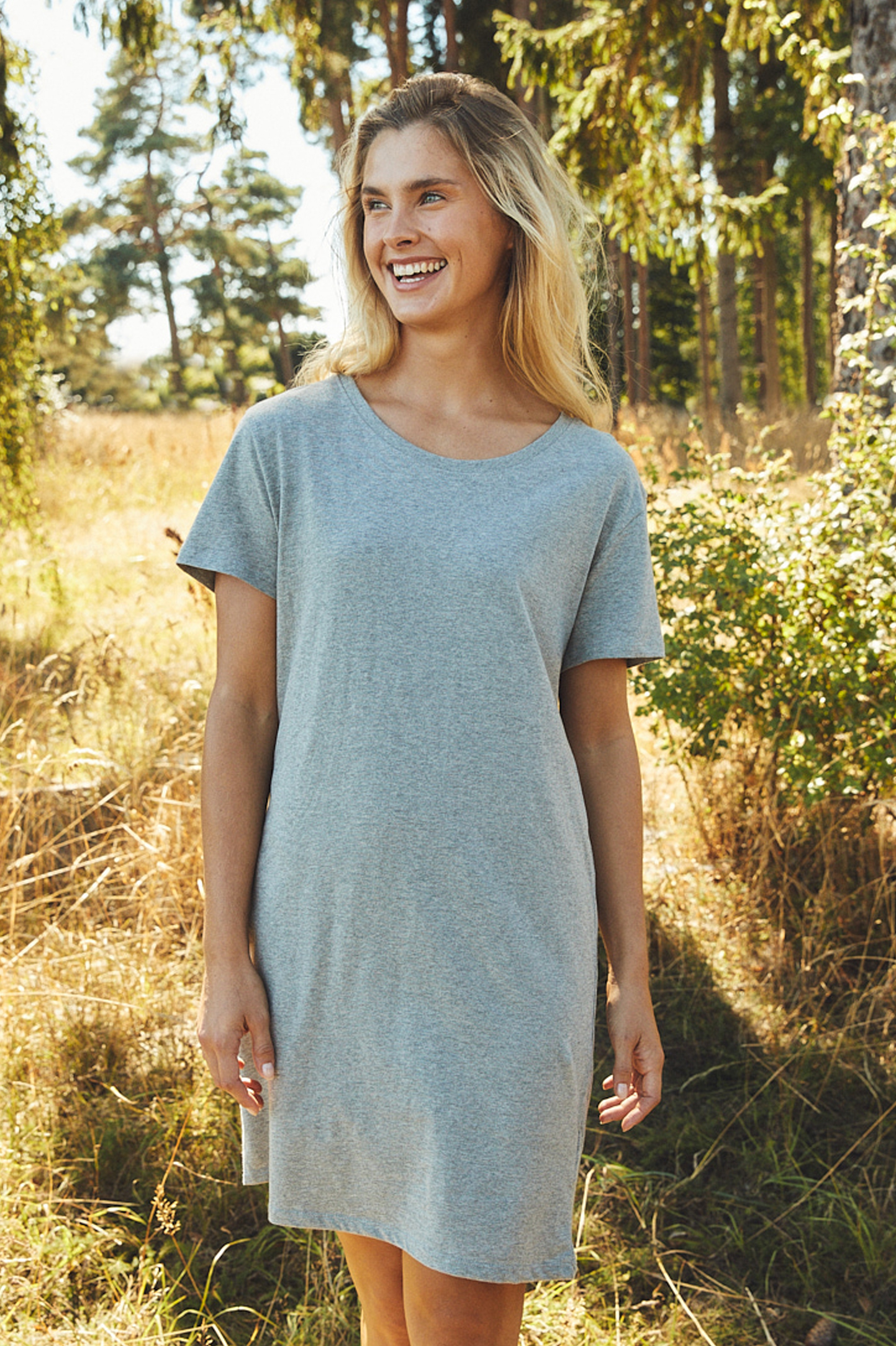 Camiseta feminina de comprimento longo