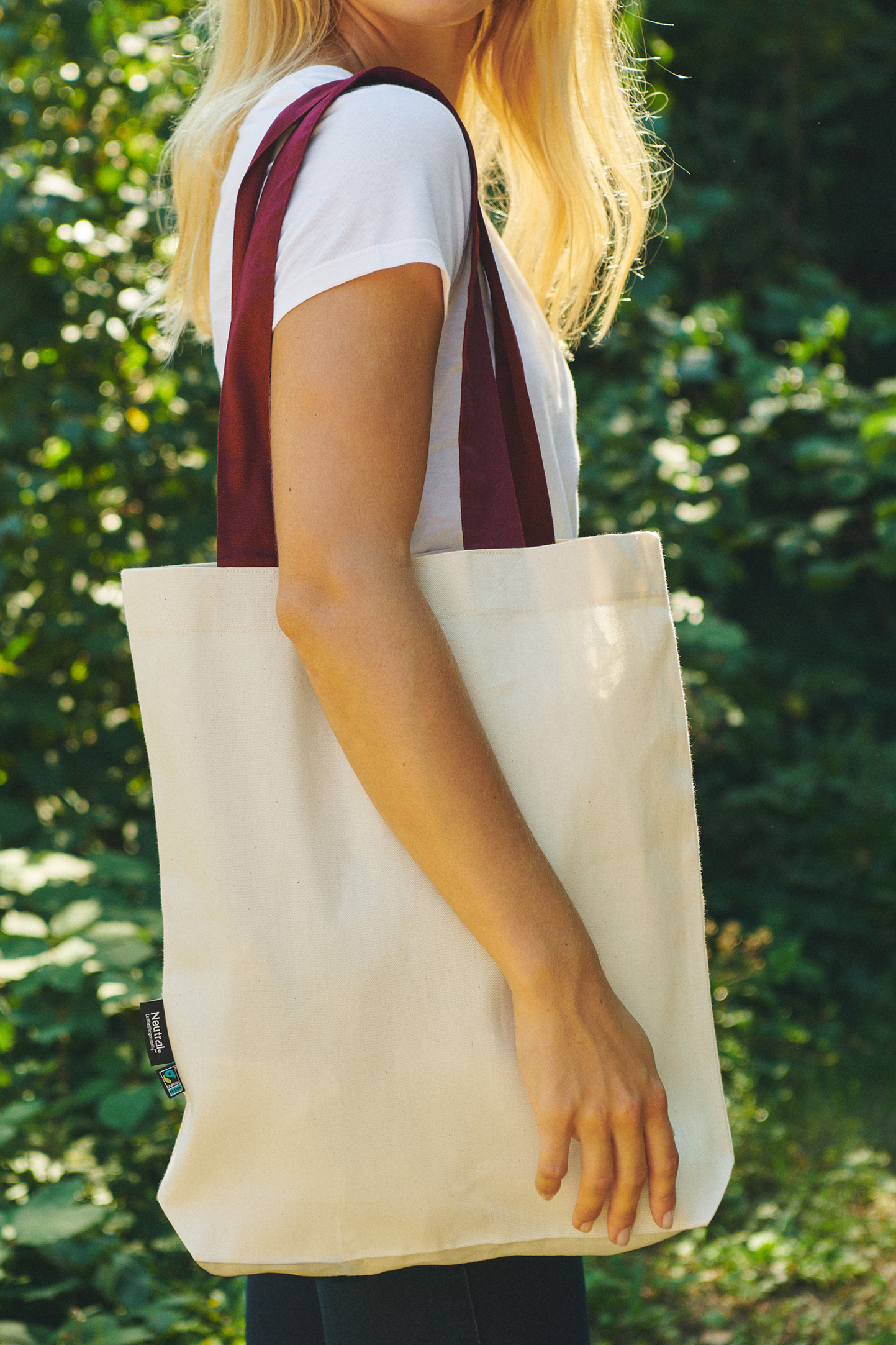 Bolsa de sarja com alças contrastantes