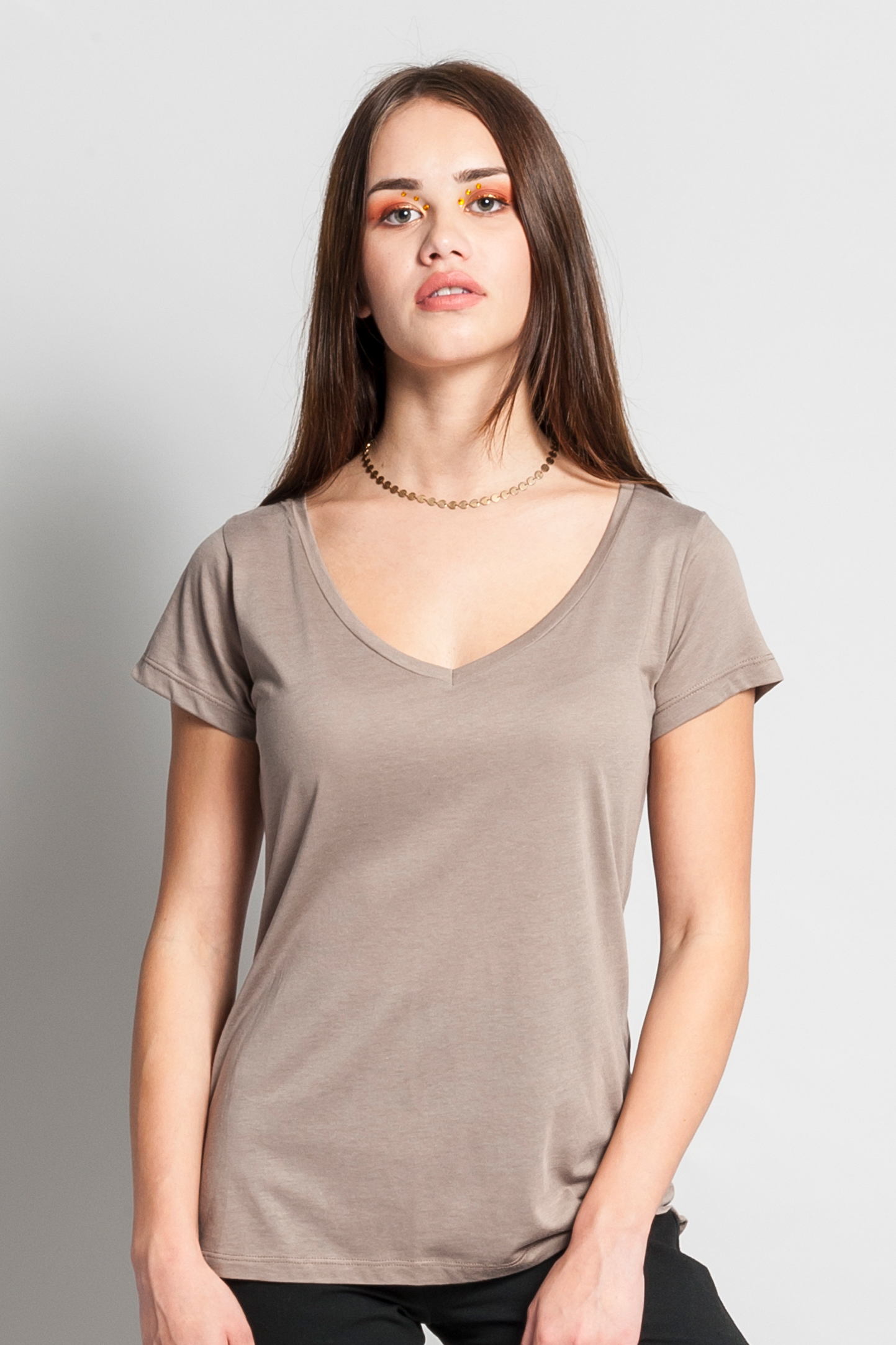Camisa feminina de manga curta com decote em V em modal