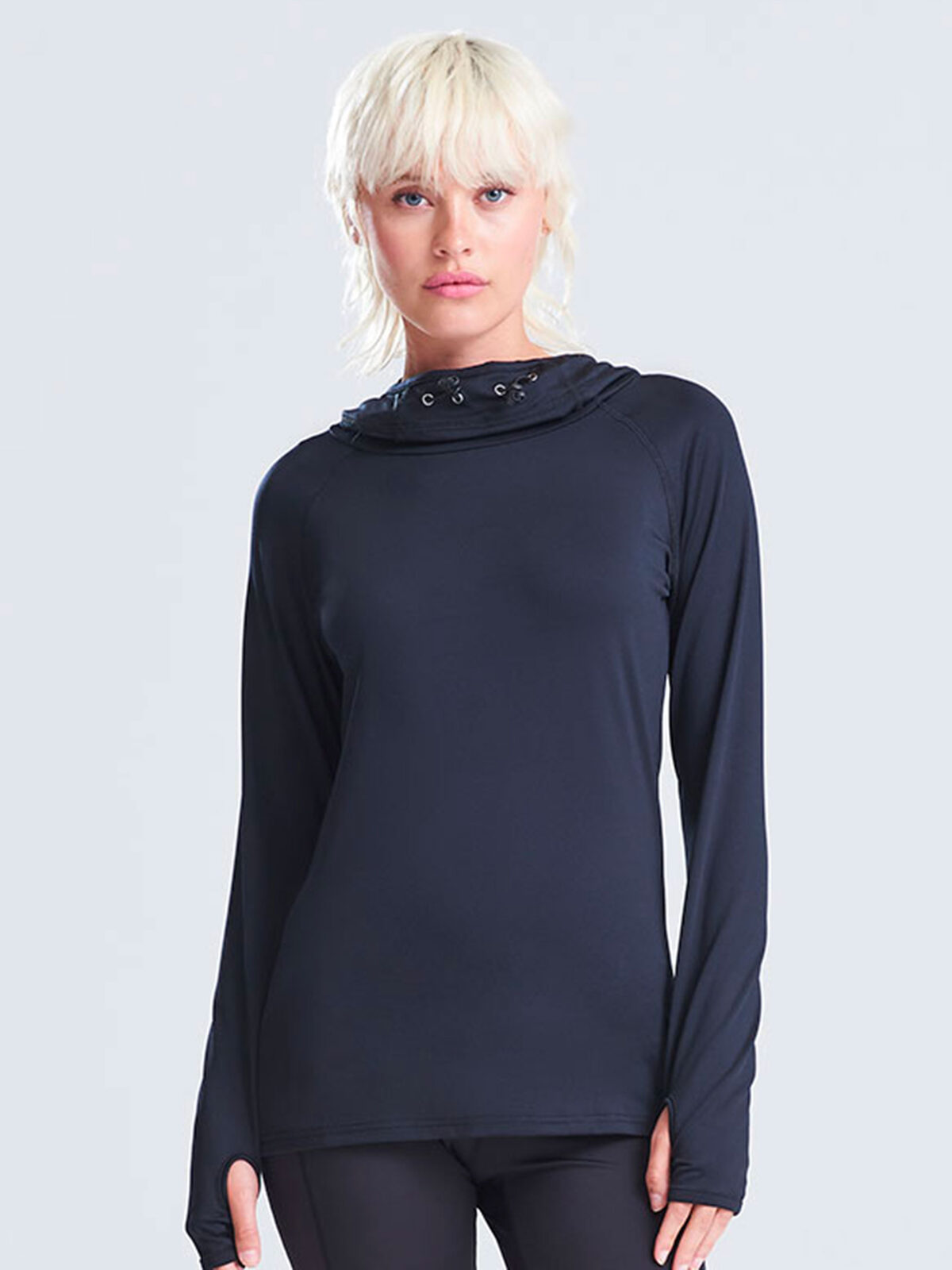 Blusa feminina com gola alta e modelagem moderna
