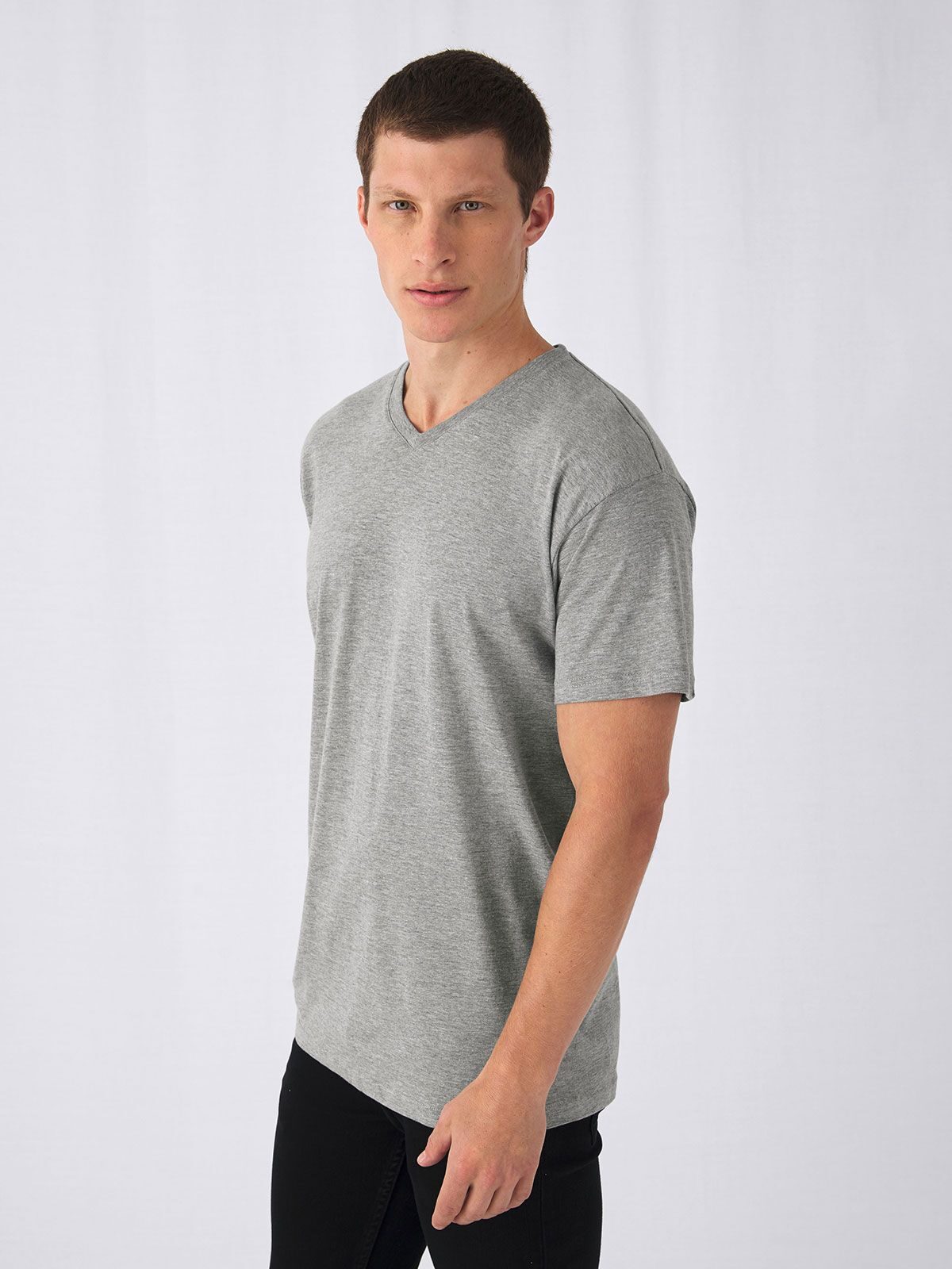 Camiseta com decote em V exata