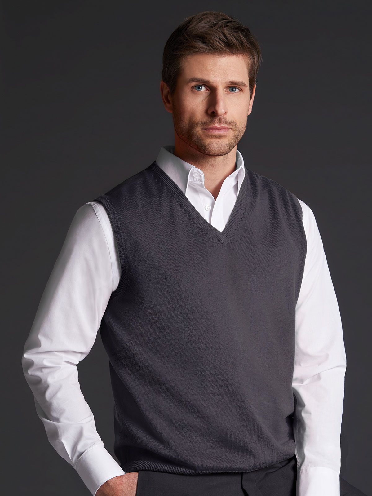 Suéter masculino com decote em V