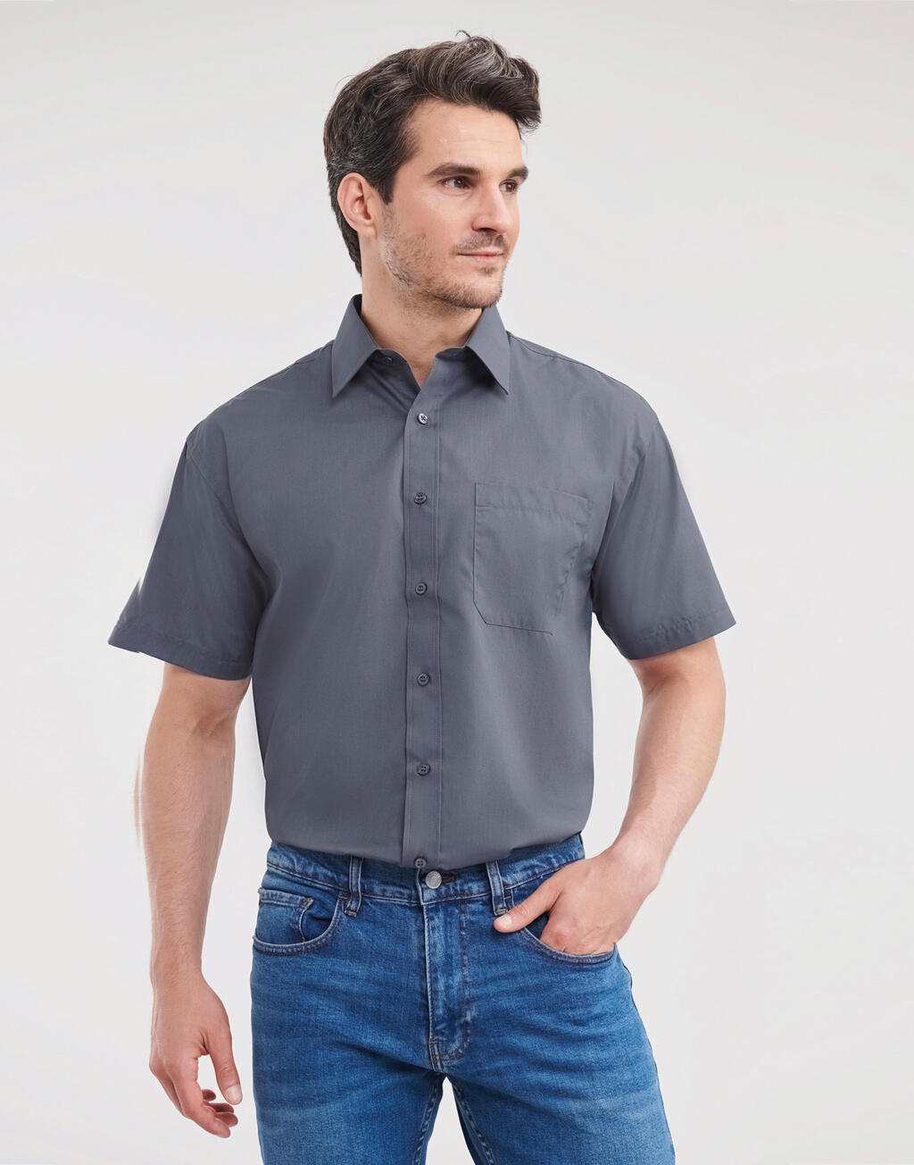 Camisa masculina clássica de manga curta em algodão e poliéster.