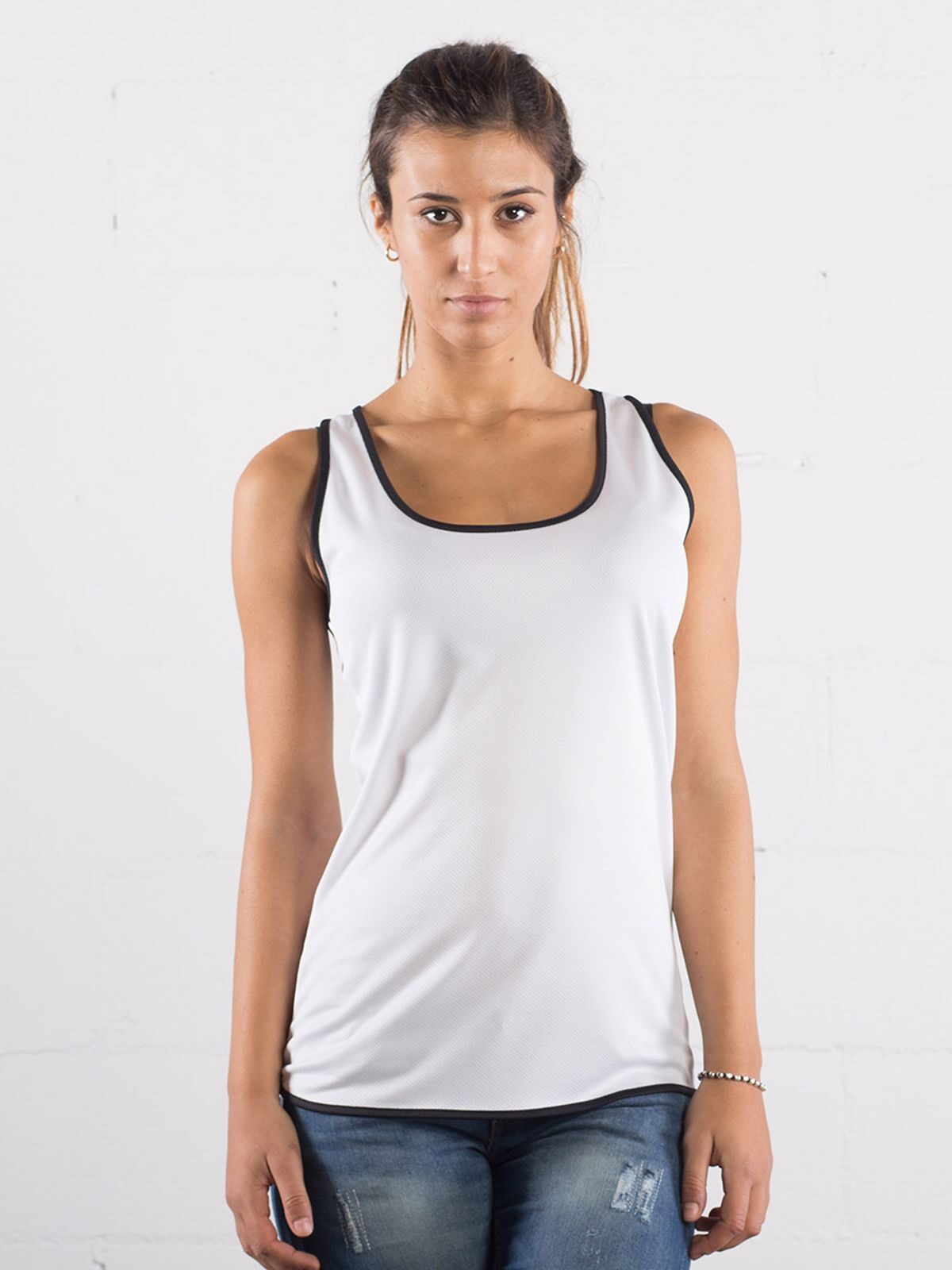 Colete esportivo feminino com contraste