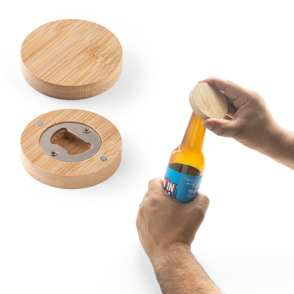 AMCHUR. Porta-copos de bambu com abridor de garrafas.