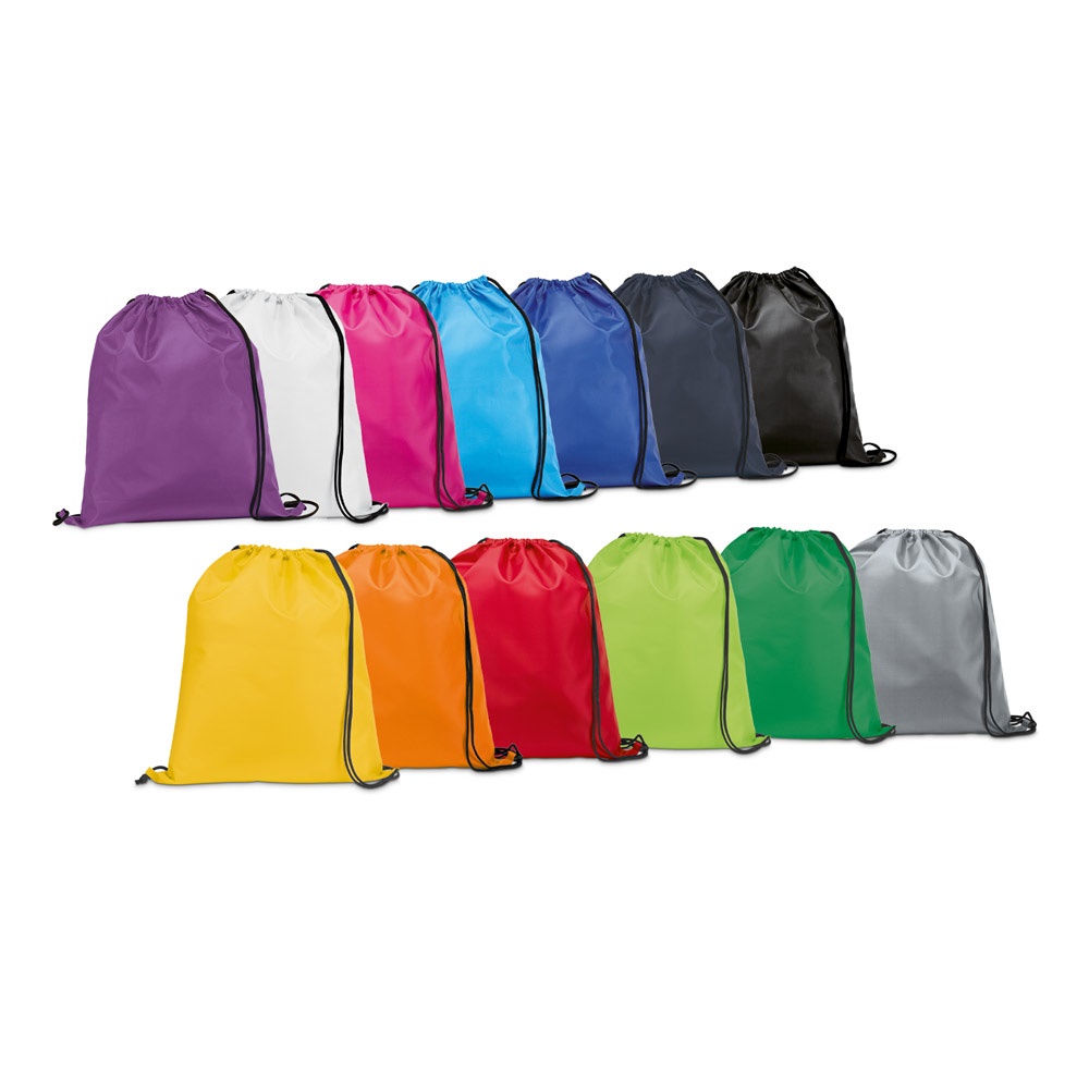 CARNABY. Mochila com cordão ajustável em tecido 210D com cordões pretos.