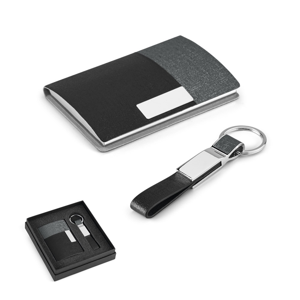 TRAVOLTA. Conjunto de porta-cartões e chaveiro em metal e PU.