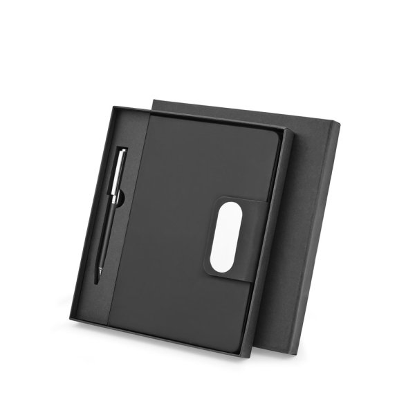 GARRETT. Conjunto composto por 1 caneta esferográfica e 1 bloco de notas, feitos de PU e aço inoxidável. - 103 - Preto