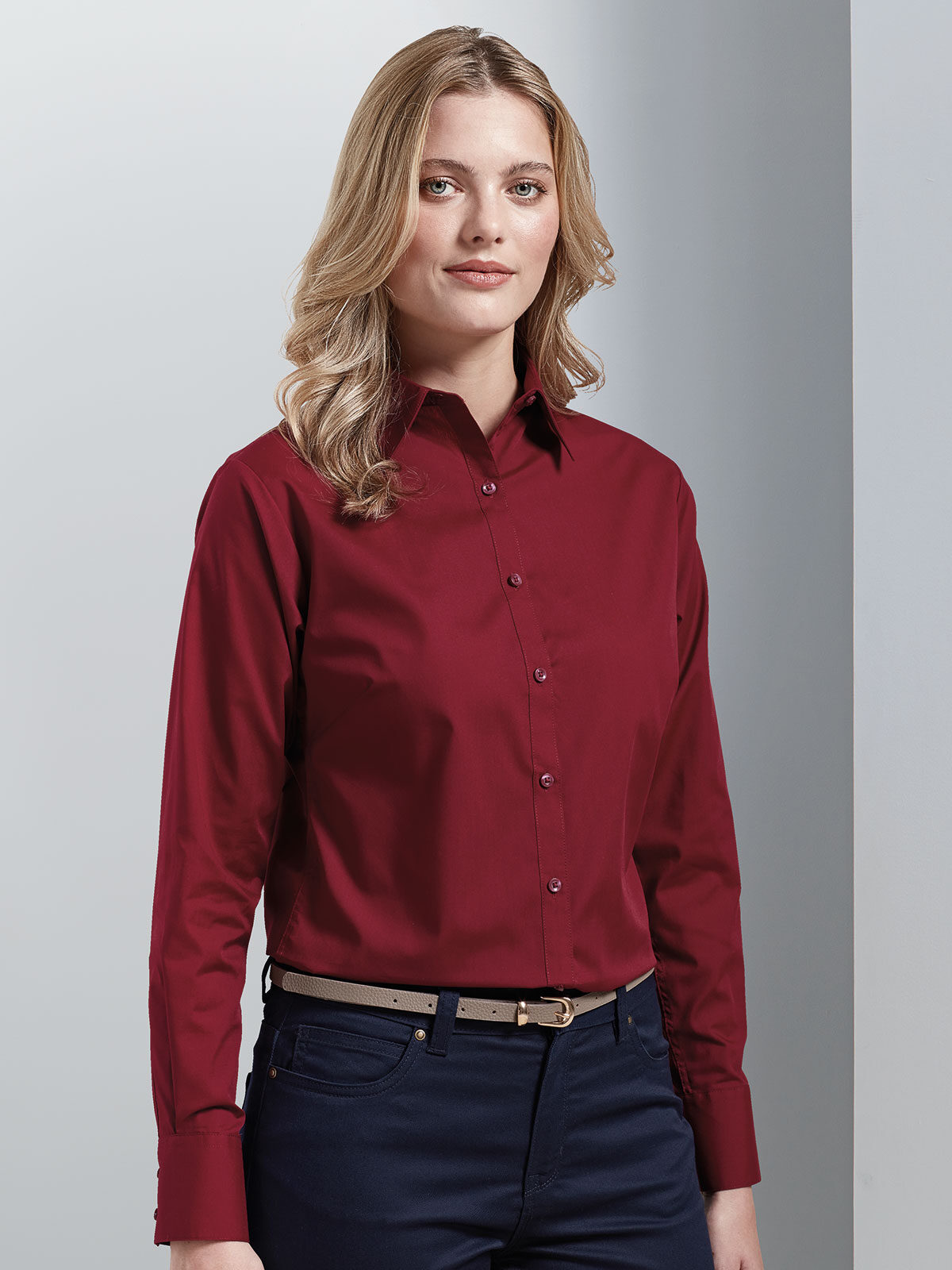 Blusa feminina de popeline com mangas compridas